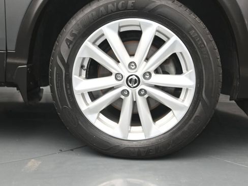 Used 2019 Nissan Rogue Sport SV AWD/4WD image 16