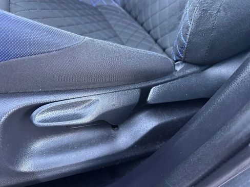 Used 2022 Toyota C-HR XLE image 24