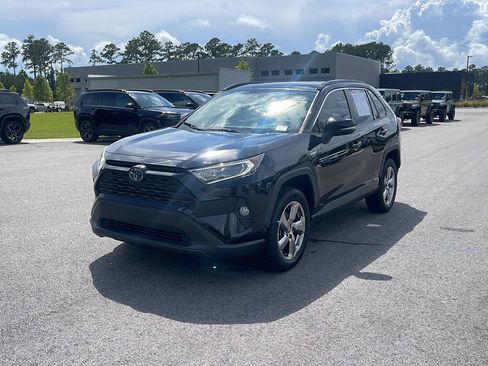Used 2021 Toyota RAV4 XLE Premium AWD/4WD image 3