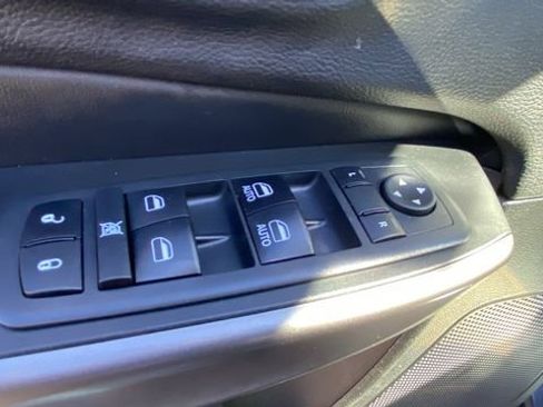 Used 2019 Jeep Cherokee Limited AWD/4WD image 17
