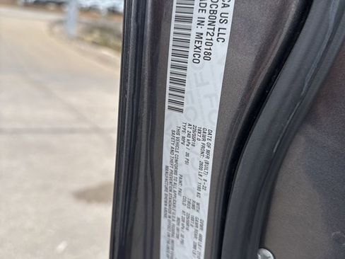 Used 2022 Jeep Compass Limited image 22