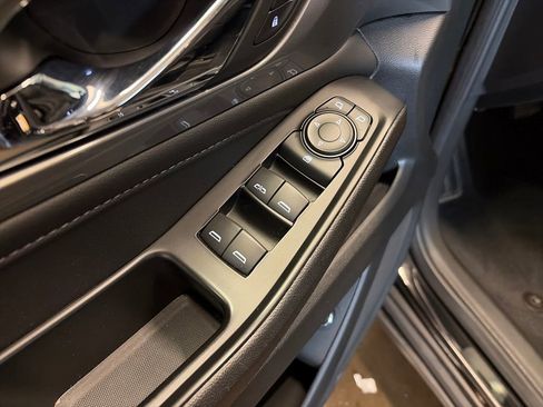 Used 2023 Chevrolet Traverse LT AWD/4WD image 23