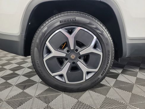 Used 2024 Rivian R1S Adventure AWD/4WD image 12
