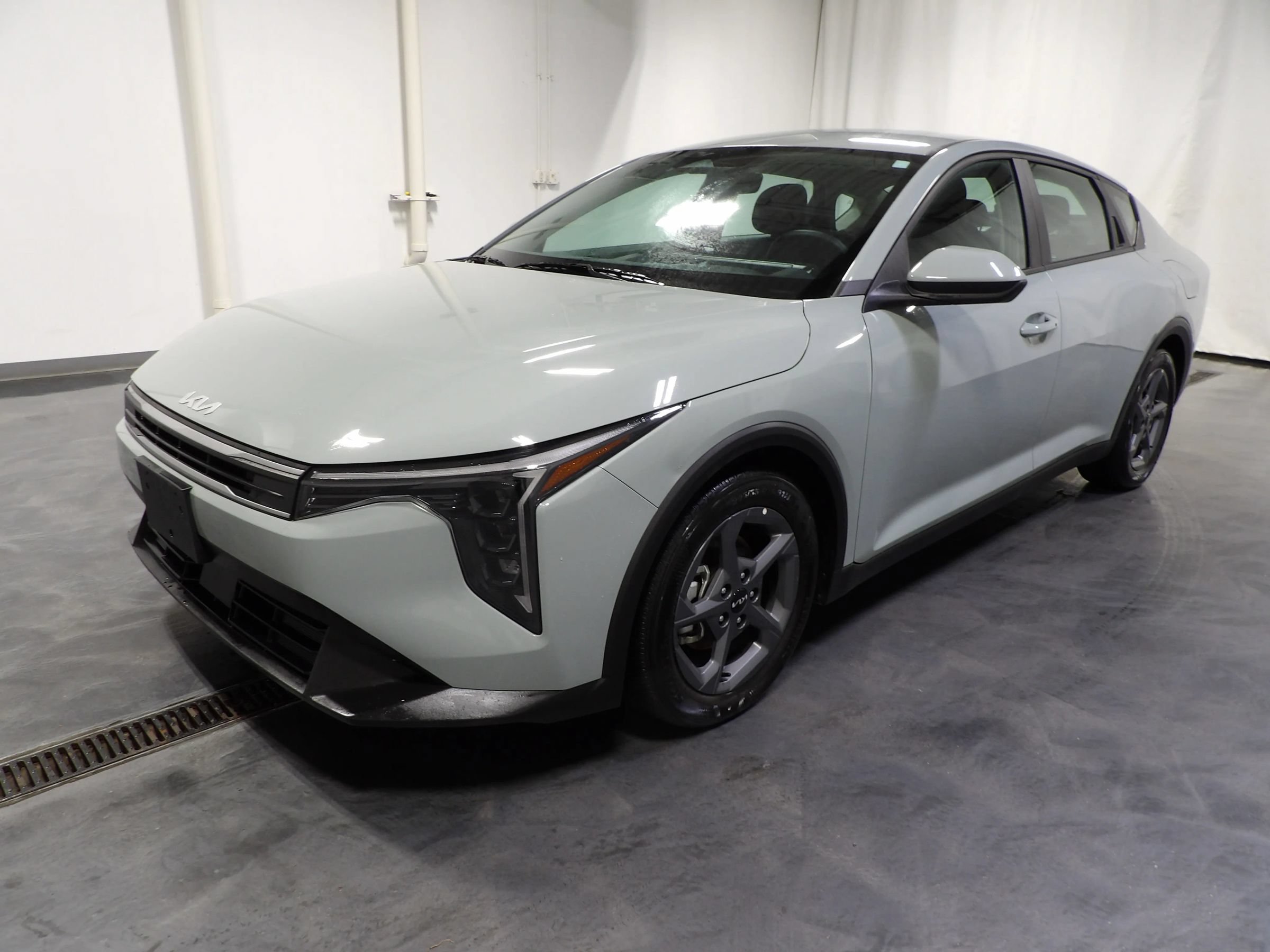 Used 2025 Kia K4 FWD image 4