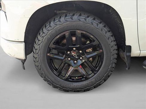 Used 2024 Chevrolet Silverado 1500 Custom w/ Turbomax Blackout Package AWD/4WD image 14