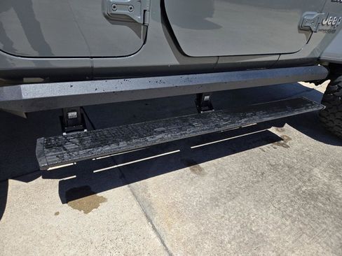 Used 2018 Jeep Wrangler Unlimited Sahara image 20