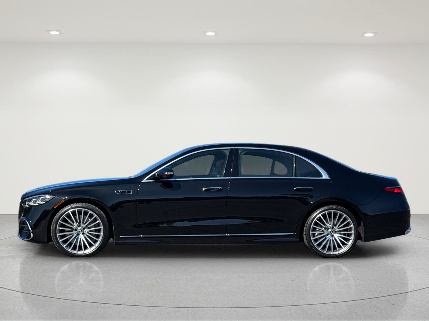 New 2027 Mercedes-Benz S 580 4MATIC Sedan image 2