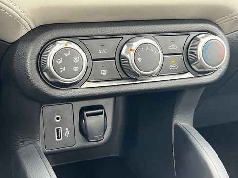 Used 2020 Nissan Versa SV image 24