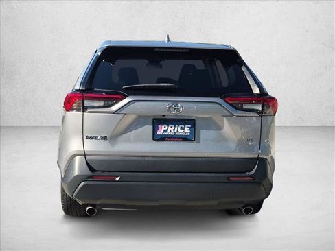 Used 2022 Toyota RAV4 LE FWD image 7