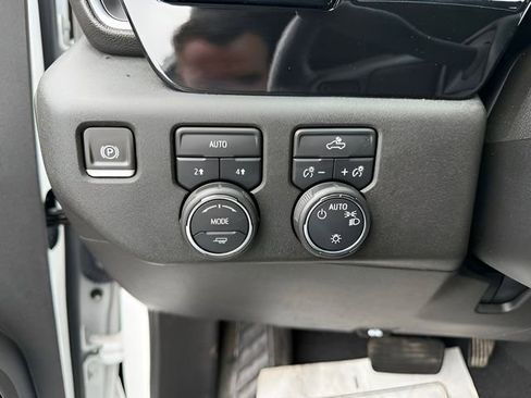 Used 2024 Chevrolet Silverado 1500 LT AWD/4WD image 32