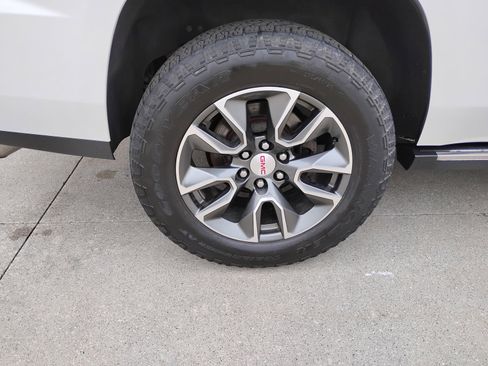 Used 2016 GMC Yukon Denali w/ Open Road Package AWD/4WD image 26