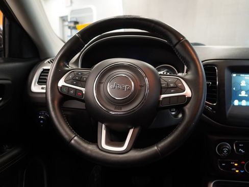 Used 2018 Jeep Compass Latitude w/ Popular Equipment Group AWD/4WD image 17