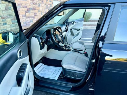Used 2022 Kia Soul EX image 10