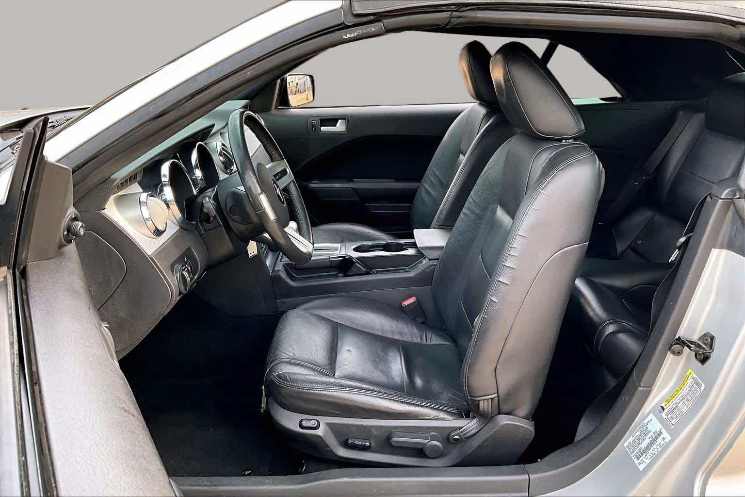 Used 2005 Ford Mustang Convertible RWD image 7