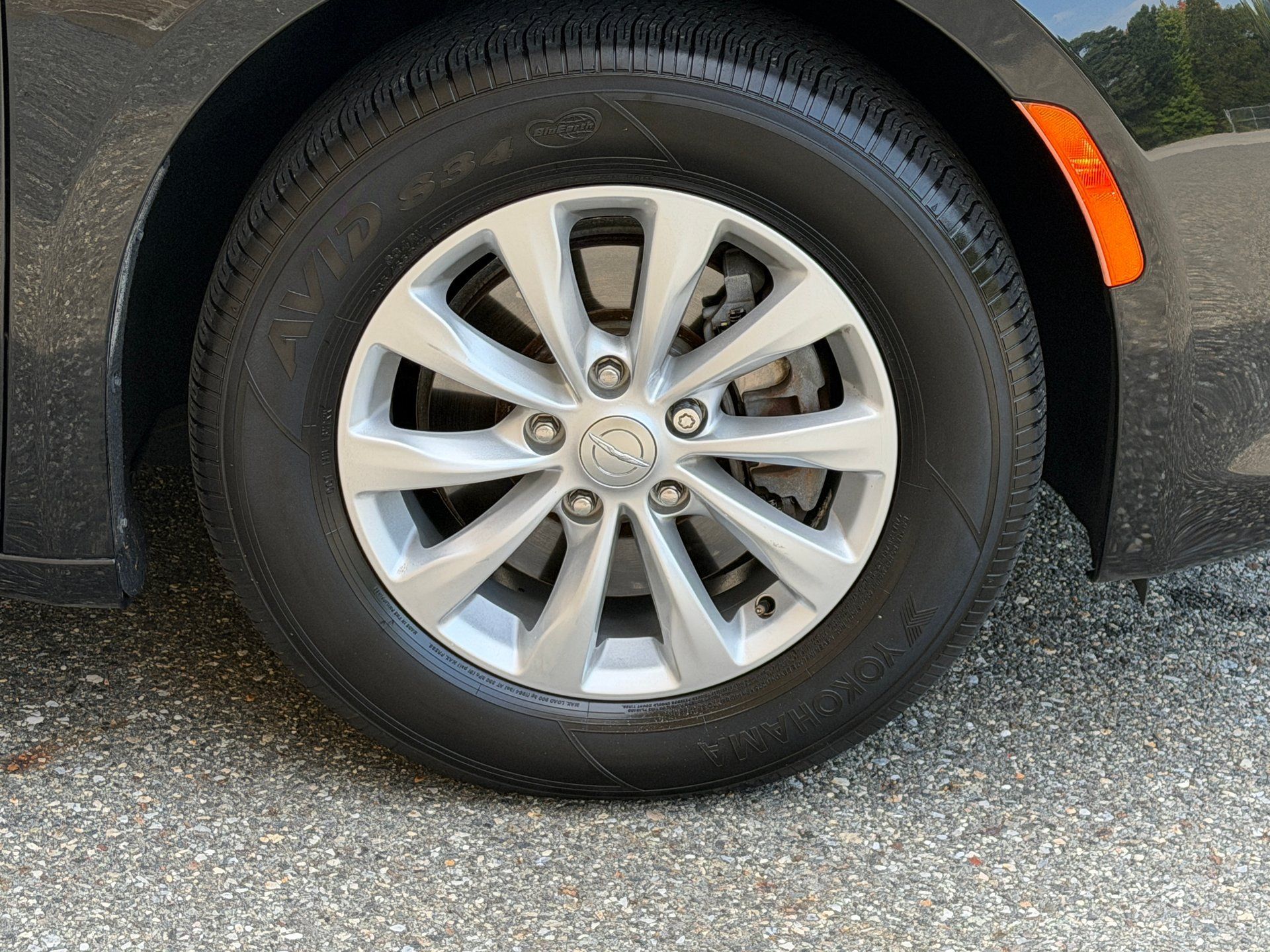 Used 2018 Chrysler Pacifica Touring-L FWD image 26