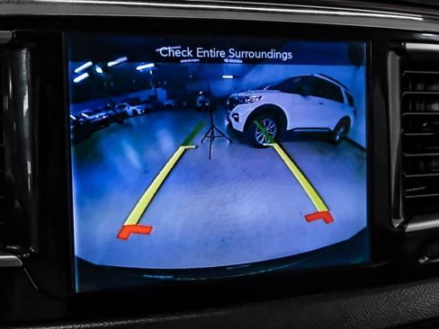 Used 2017 Chrysler Pacifica Touring-L FWD image 26
