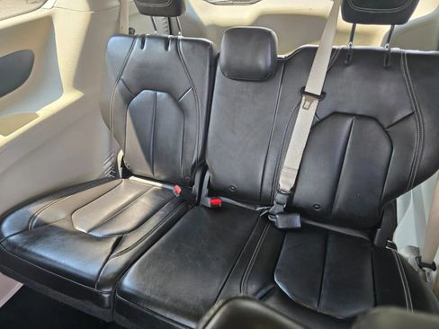 Used 2020 Chrysler Voyager Lxi FWD image 27