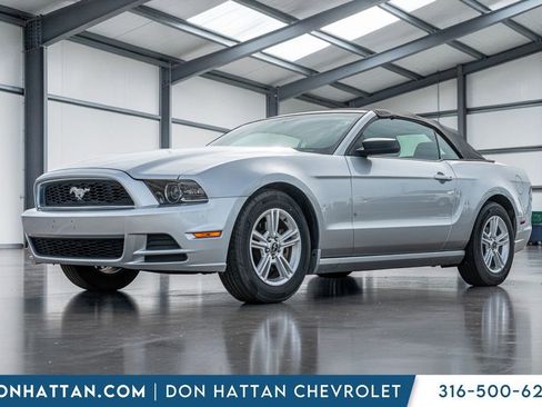 Used 2013 Ford Mustang Convertible image 1
