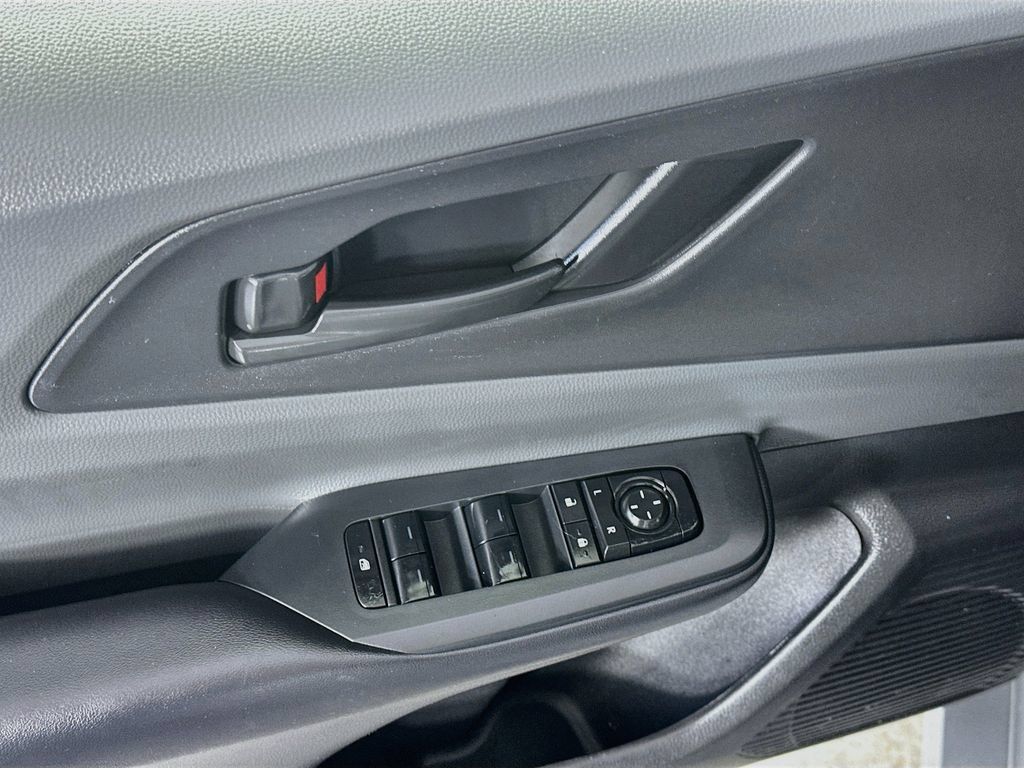 Used 2025 Toyota Prius LE FWD image 28