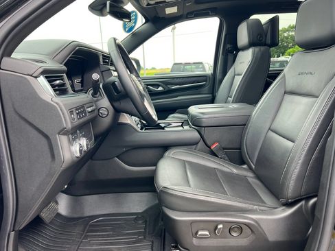 Used 2023 GMC Yukon XL Denali AWD/4WD image 4