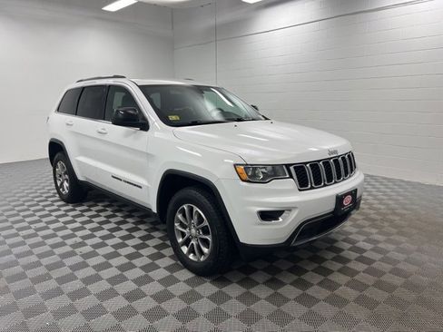Used 2020 Jeep Grand Cherokee Laredo image 1