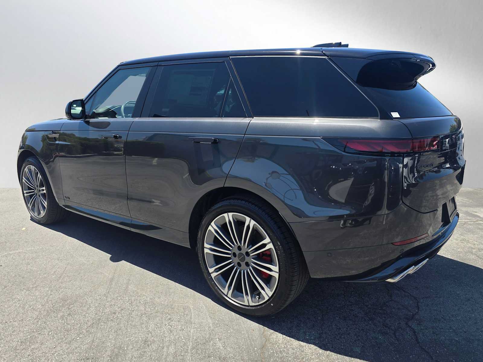 New 2026 Land Rover Range Rover Sport Dynamic SE AWD/4WD image 3