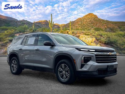 Used 2025 Chevrolet Traverse LT