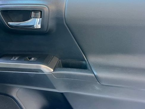 Used 2019 Toyota Tacoma TRD Sport w/ Technology Package AWD/4WD image 20
