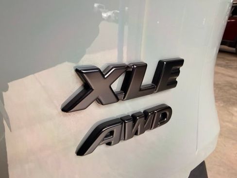 Used 2020 Toyota RAV4 XLE w/ Convenience Package AWD/4WD image 14