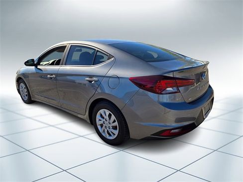 Used 2019 Hyundai Elantra SE image 7