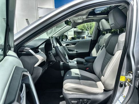 Used 2022 Toyota RAV4 Limited AWD/4WD image 20