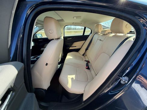 Used 2017 Jaguar XE Premium image 17