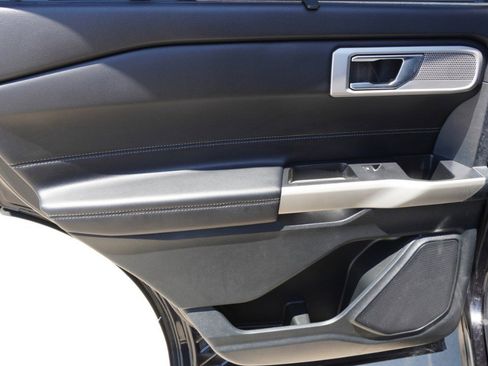 Used 2021 Ford Explorer Limited AWD/4WD image 32