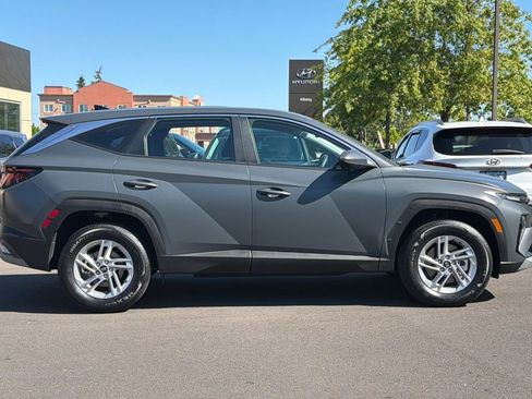 Used 2025 Hyundai Tucson SE AWD/4WD image 4