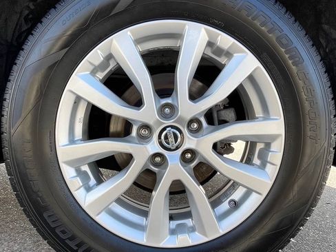 Used 2017 Nissan Rogue SV FWD image 12