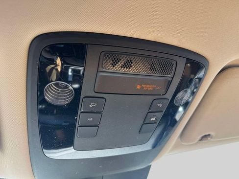Used 2024 Kia Carnival LX FWD image 29