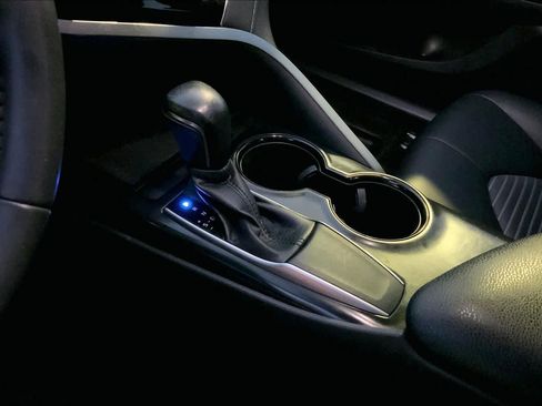 Used 2018 Toyota Camry SE image 17