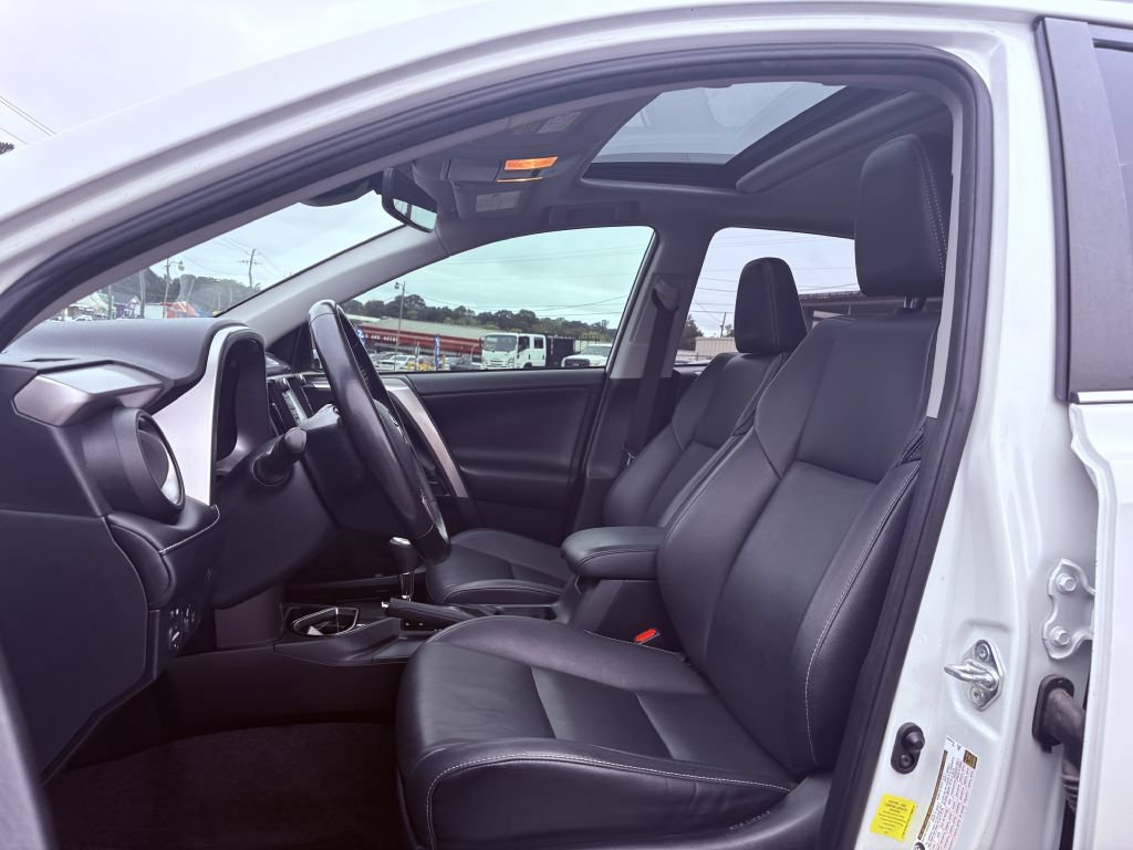Used 2018 Toyota RAV4 Limited FWD image 10