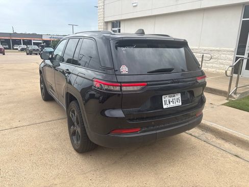 Used 2023 Jeep Grand Cherokee Altitude AWD/4WD image 2