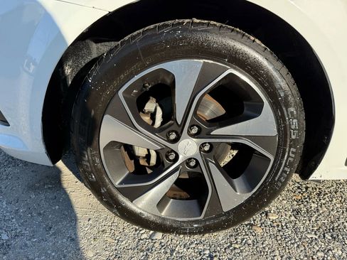 Used 2017 Chevrolet Sonic LT w/ Convenience Package image 7