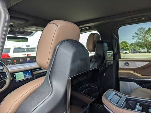 Used 2025 Lincoln Navigator Black Label AWD/4WD image 19