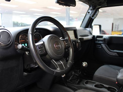 Used 2018 Jeep Wrangler Unlimited Sport S image 6