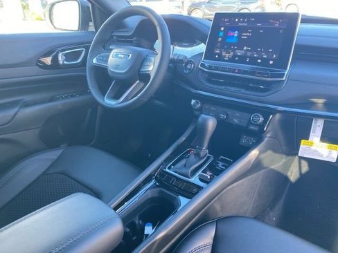 New 2026 Jeep Compass Latitude image 6