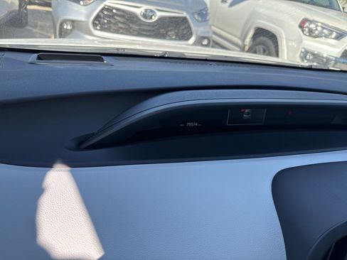 Used 2022 Toyota Prius L Eco image 11