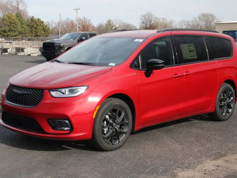 New 2026 Chrysler Pacifica Select image 36