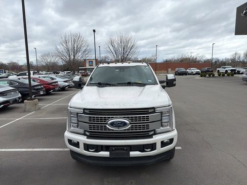 Used 2019 Ford F250 Platinum w/ Platinum Ultimate Package image 3