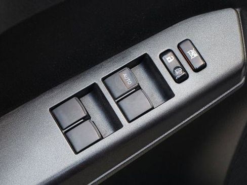 Used 2018 Toyota RAV4 LE image 32