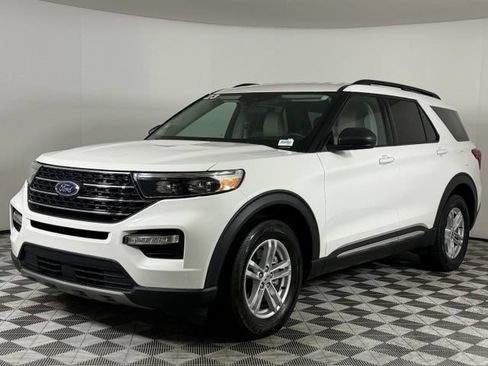 Used 2023 Ford Explorer XLT w/ Equipment Group 202A RWD image 9