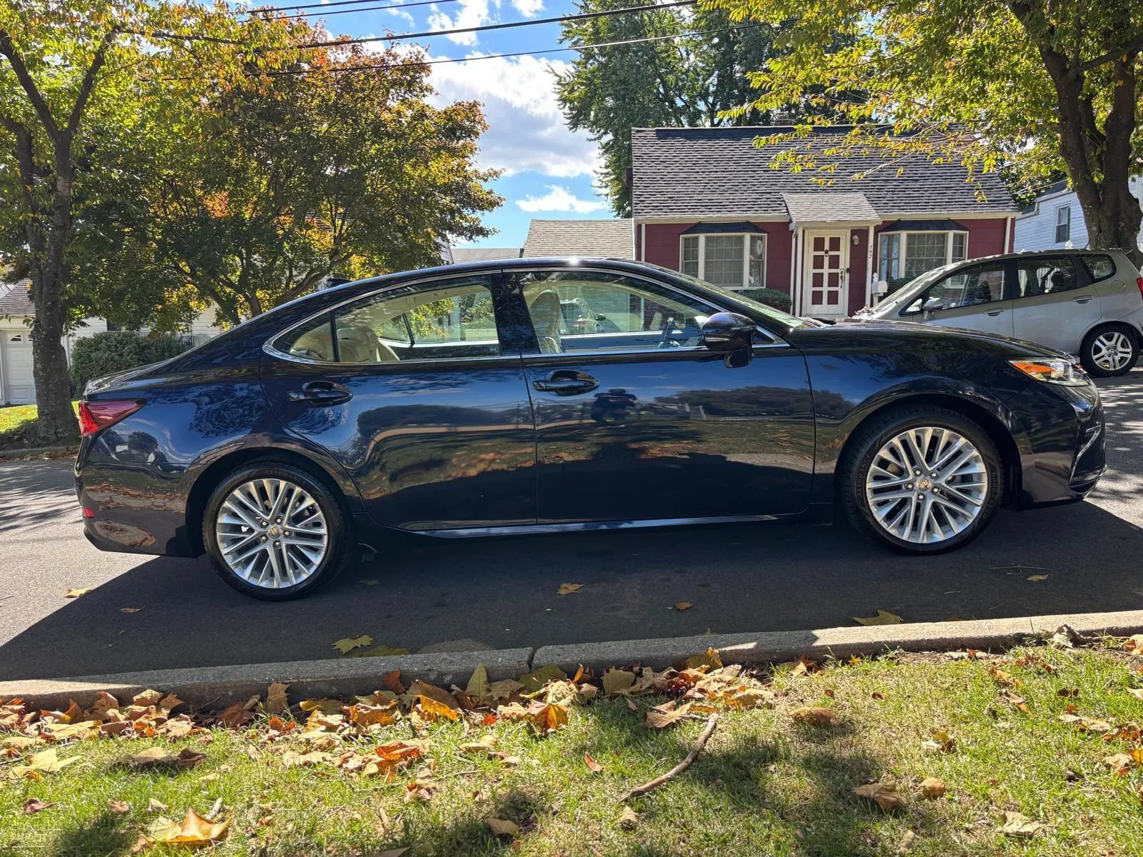 Used 2016 Lexus ES 350 w/ Luxury Package w/Wood Trim FWD image 6