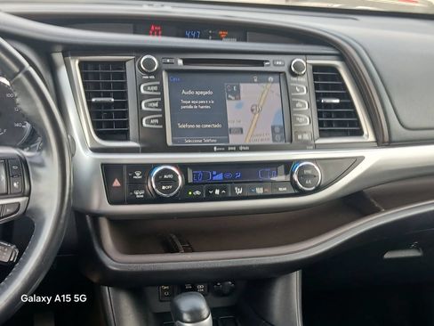 Used 2018 Toyota Highlander XLE FWD image 26